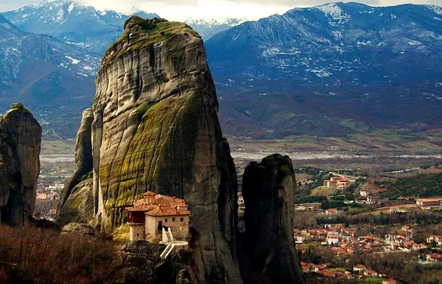 At around 350 km (217 mi) northwest of athens, meteora isn't close. Meteora Tour Rocks Orthodox Monasteries Greece Taxi Private Tours