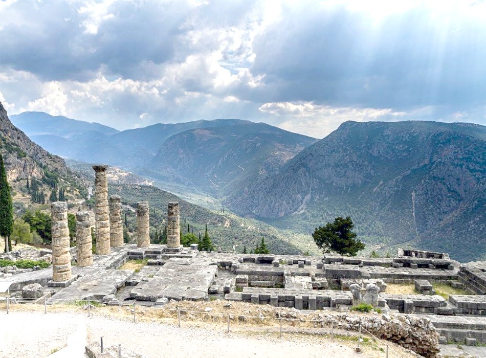 Three fabulous greek restaurants, in and around athens, are not your typical greek dining experience — but they're all worth the splurge (with a map). Hiking At Ancient Delphi The Travelporter