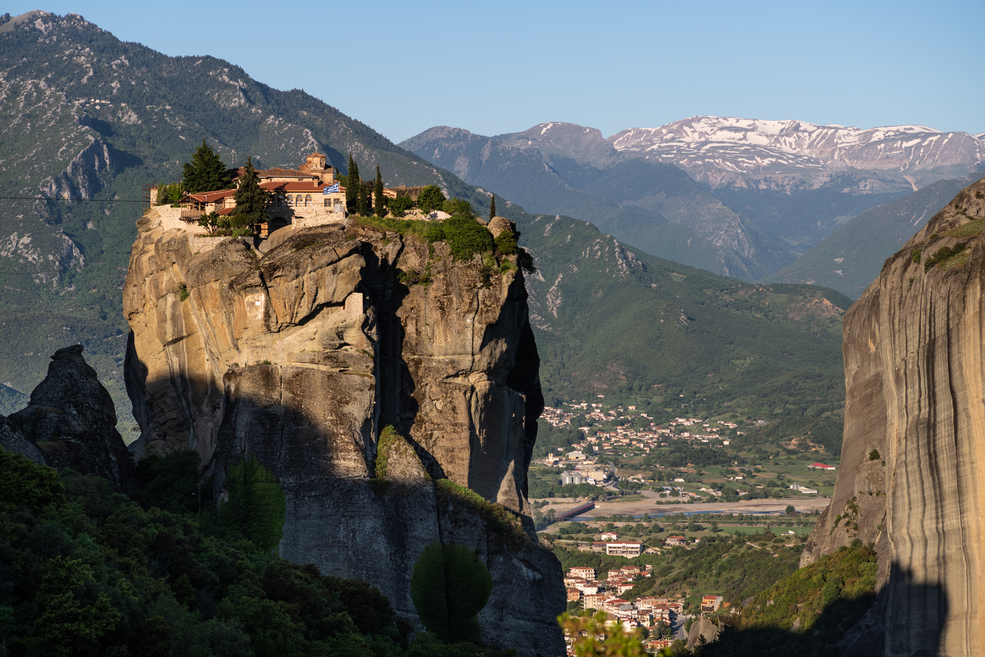 Sep 17, 2019 · the distance from athens to the unesco world heritage site of meteora is about 222 miles (357 km). Meteora Greece Beyond Athens Travel Is Beautiful