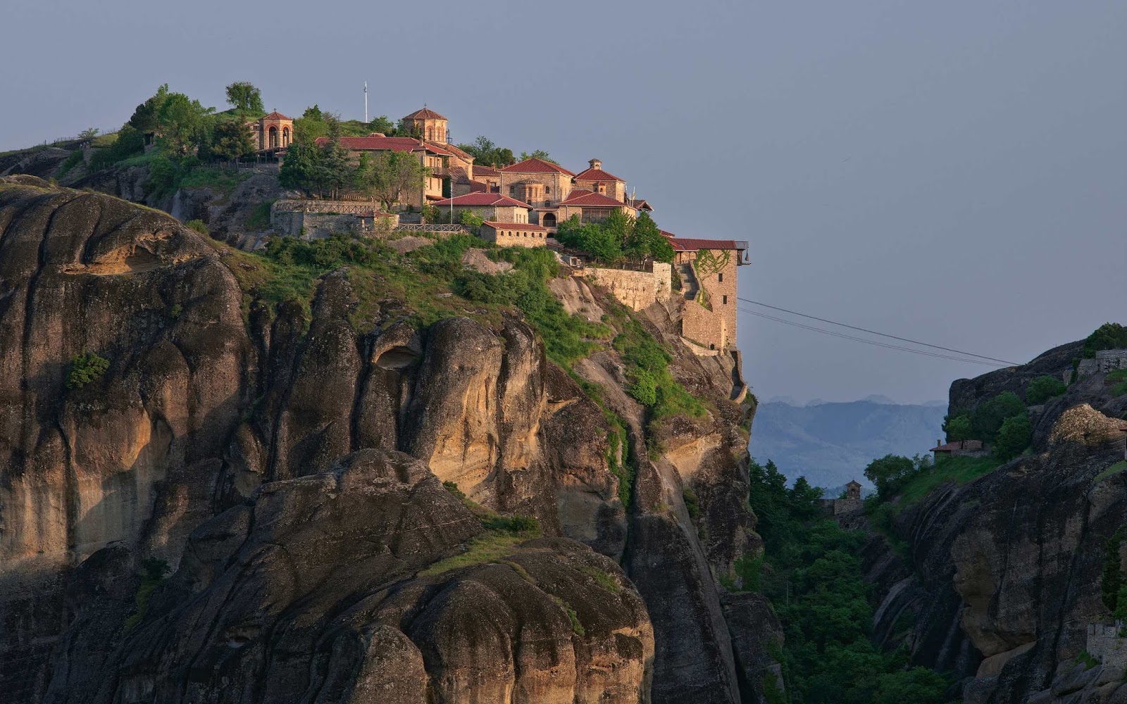 They run between 5 and 6 buses from athens to delphi . Athens Delphi Meteora Road Trip