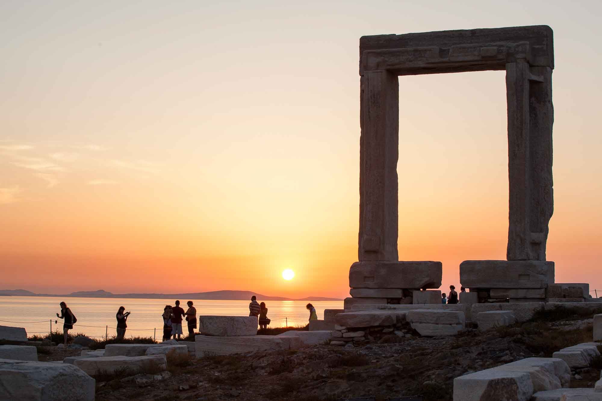 48 hours in athens top things to do top temple sites best beaches best hikes mount olympus. 8 Days Itinerary In Santorini Paros And Naxos Best Of Summer In Greece Anywhr Anywhr Plan Book Incredible Trips Hassle Free