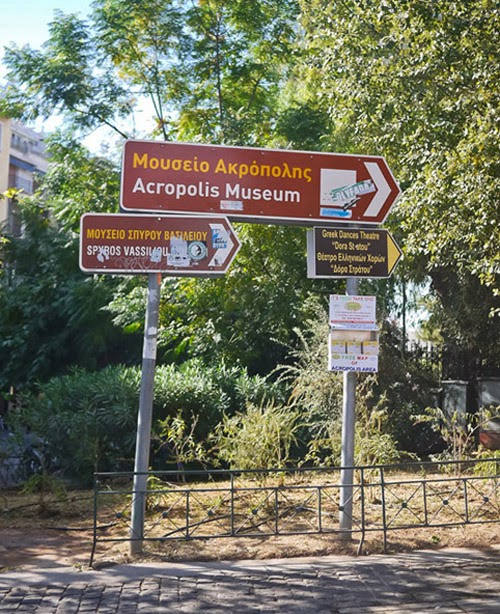 JPG Tripsavvy / kelsea watkins every friday at 12:30, visitors gather to experience justin ferate's f. A Brilliant Find Athens Free Walking Tour Ang Kaladkarin